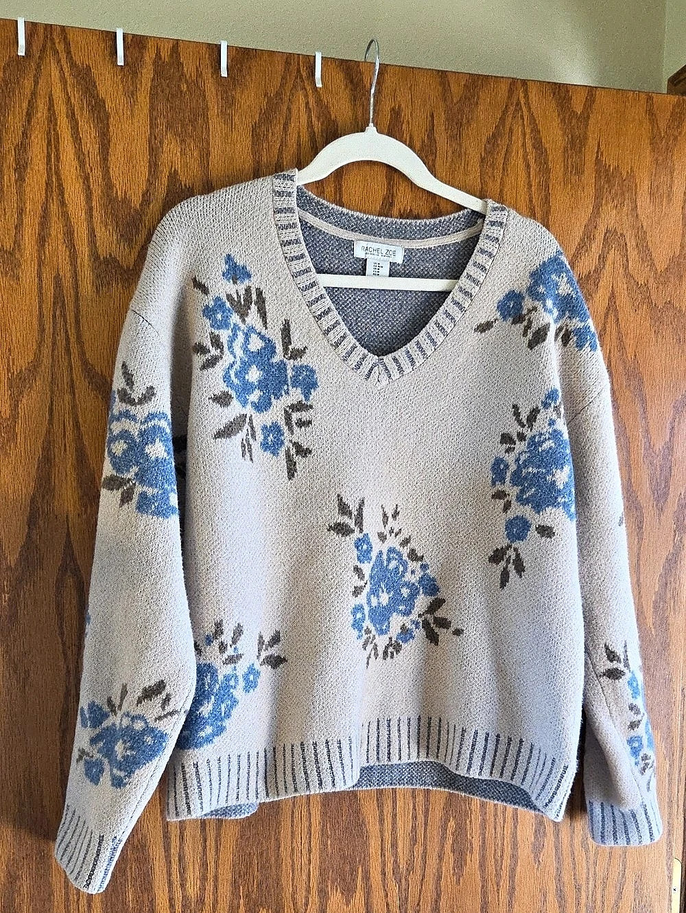 Rachel Zoe Floral V-Neck Sweater in Gray & Blue Size Medium